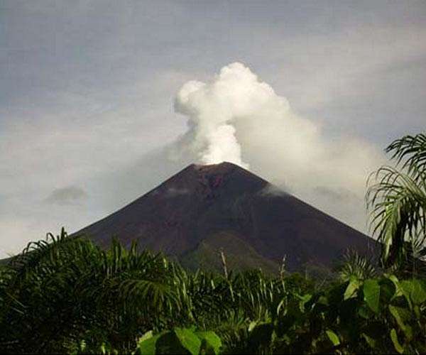 Papua New Guinea's Ulawun volcano erupts