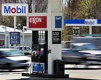 U.S. gasoline prices follow the drop in oil price