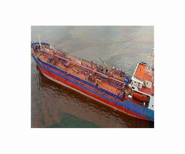 Oil from sunken tanker swamps central Philippine coast