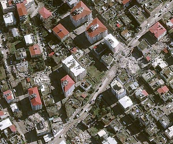 Damaged buildings collapse after fresh quake in eastern Turkey