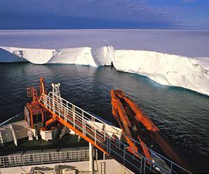 Simultaneous ice melt in Antarctic and Arctic