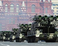 Russia warns foes in Soviet-style show of might