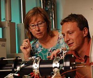 Stanford scientists subject rocks to hellish conditions to combat global warming