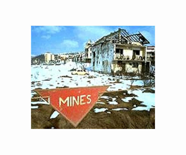 Ukraine demining teams race to clear danger before winter