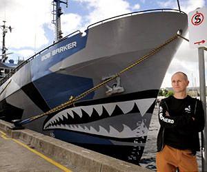 Japan whaling fleet obstructed by activists
