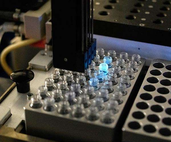 Robots and AI team up to discover highly selective catalysts