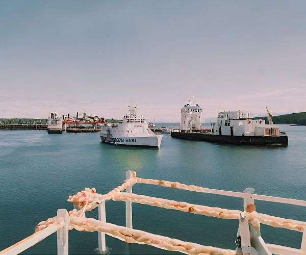 New oil leak from grounded Swedish ferry
