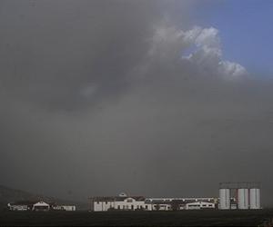 Ireland, Britain order new ash flight bans: air authorities