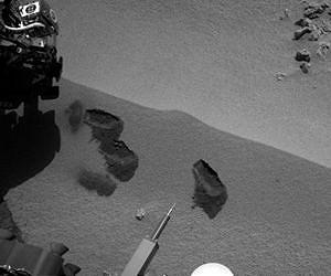NASA Mars Rover Fully Analyzes First Soil Samples