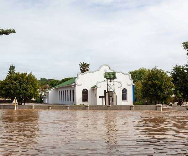 South African flood victims struggle with despair, More troops deployed