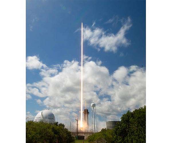 NASA's Crew-5 mission casts long exposure light beam