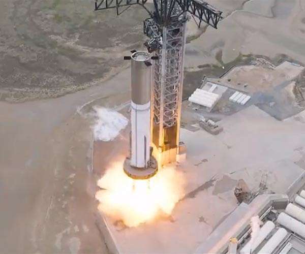SpaceX test fires Starship Super Heavy Booster's 31 Engines