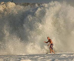 Sea waves as renewable resource in new energy converter design