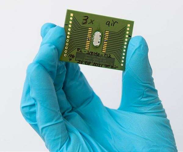 Innovative use of femtosecond lasers converts glass into semiconductor