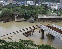 Powerful Japan storm turns deadly, snarls holiday travel