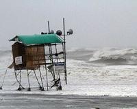 Typhoon slams into Japan, approaches disaster-hit regions
