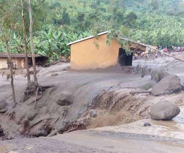 Ugandan landslide fears force relocation of 5,000 households