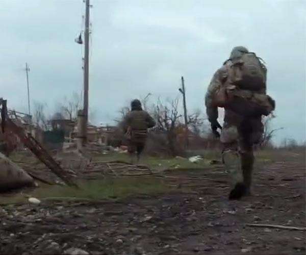 Ukraine readies counteroffensive as Russia inches forward in Bakhmut