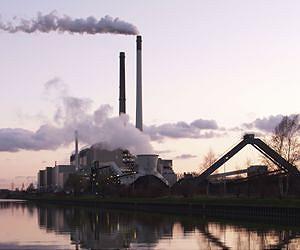 US power plant pollution declines 10 percent from 2010