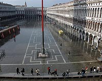 Venice under water for second day