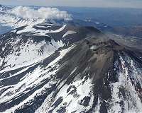 Volcanoes fueled by 'mush' reservoirs, not magma chambers